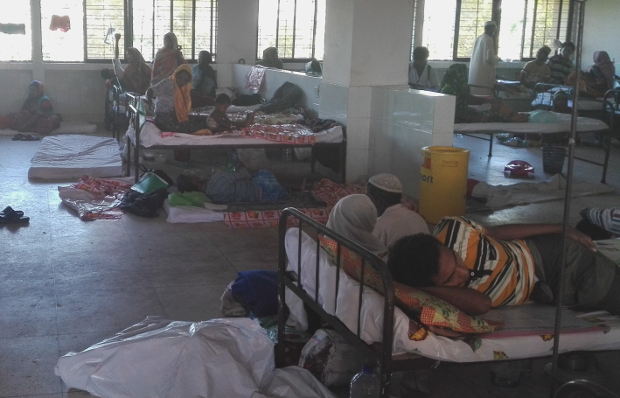 Patients wait for treatment in a special ward for Rohingya refugees at a government-run hospital in Cox’s Bazar district, Bangladesh. [Tushar Tohin/BenarNews]