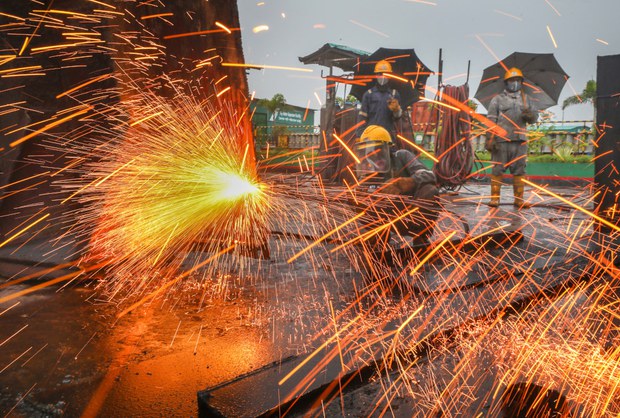 Bangladesh shipbreakers expose workers to radiation, hazardous materials: Activists Bangladesh shipbreakers expose workers to radiation, hazardous materials: Activists