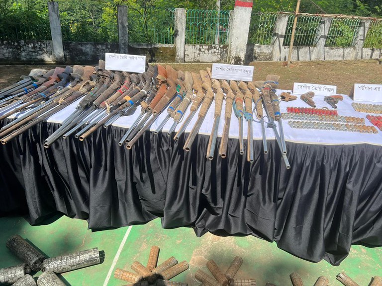 guns-seized.JPG guns-seized.JPG