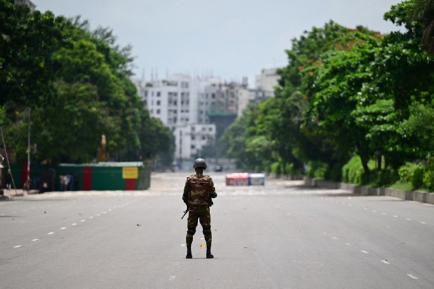 Uneasy calm in Dhaka under curfew, police arrest hundreds for ‘violence’ Uneasy calm in Dhaka under curfew, police arrest hundreds for ‘violence’