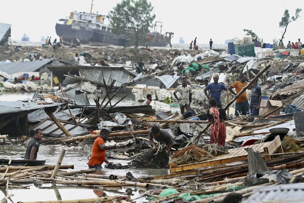 Deadly cyclone leaves millions of Bangladeshis without electricity Deadly cyclone leaves millions of Bangladeshis without electricity