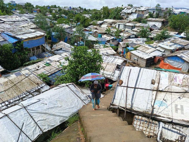 Bangladesh police: Rival Rohingya militant groups in deadly gunfight at refugee camp Bangladesh police: Rival Rohingya militant groups in deadly gunfight at refugee camp