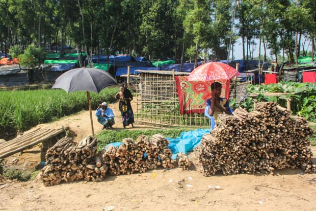 A Rohingya boy who sells wood waits for customers near the Kutupalong refugee camp in Cox’s Bazar, Bangladesh, Oct. 30, 2017. (Rohit Wadhwaney/BenarNews)