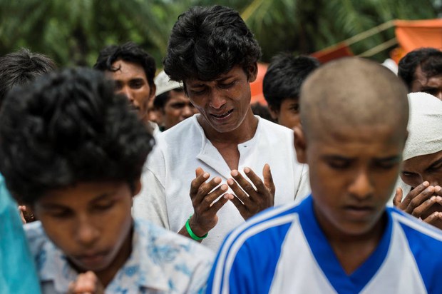150522-ID-ROHINGYAMEN-620