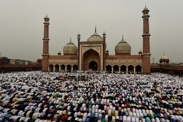 150910-IN-mosque-1000
