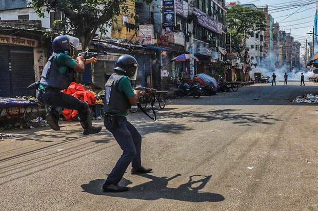 Factories close as Bangladesh police clamp down on protesting garment workers Factories close as Bangladesh police clamp down on protesting garment workers