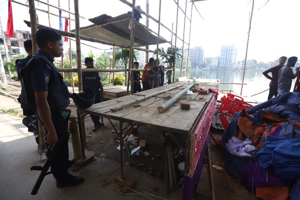 People Killed as Bangladesh Police, Mob Clash over Alleged Quran Desecration People Killed as Bangladesh Police, Mob Clash over Alleged Quran Desecration