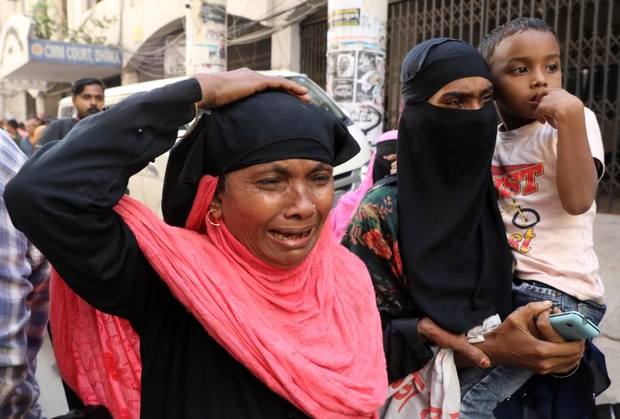 Bangladesh keeps social media sites, apps offline in wake of deadly clashes Bangladesh keeps social media sites, apps offline in wake of deadly clashes