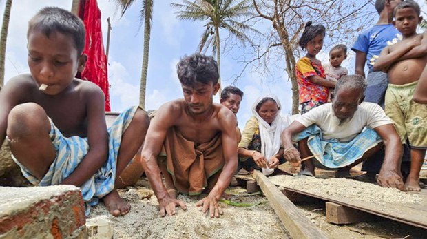 Myanmar junta threatens to block food aid for Rohingyas who refuse military training Myanmar junta threatens to block food aid for Rohingyas who refuse military training