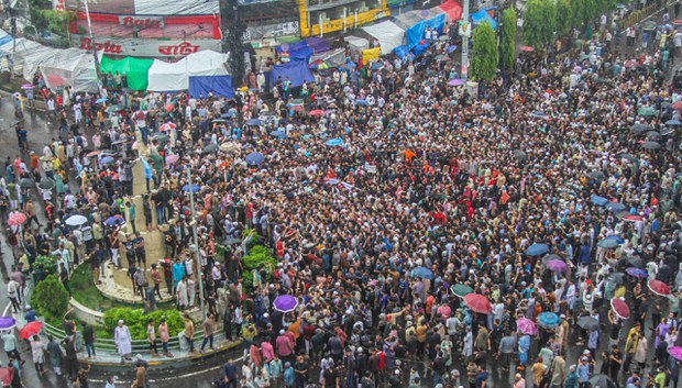 2 killed as Bangladesh protests swell; demands grow for PM Hasina’s resignation 2 killed as Bangladesh protests swell; demands grow for PM Hasina’s resignation