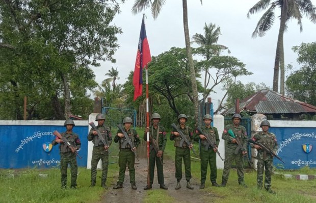 Ethnic rebels close in on 2 towns in Myanmar’s Rakhine state Ethnic rebels close in on 2 towns in Myanmar’s Rakhine state
