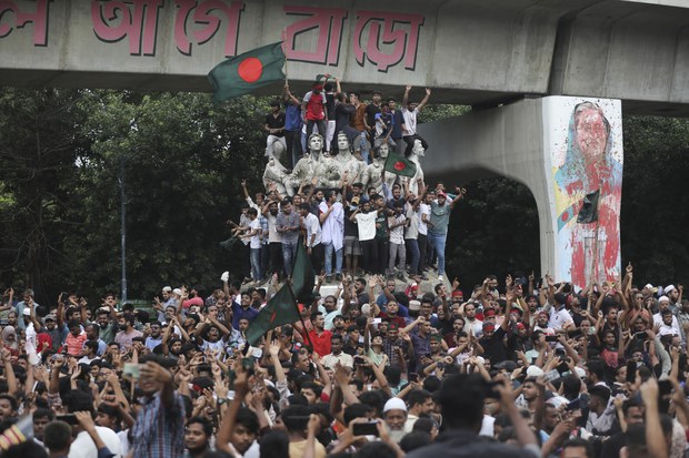 Photos: Thousands of Bangladeshis out on streets to celebrate Sheikh Hasina’s departure Photos: Thousands of Bangladeshis out on streets to celebrate Sheikh Hasina’s departure
