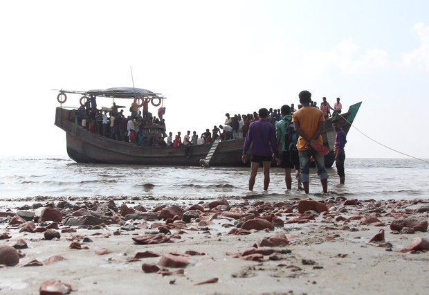 201001-BD-Rohingya-BhashanChar-boat1000.jpg 201001-BD-Rohingya-BhashanChar-boat1000.jpg