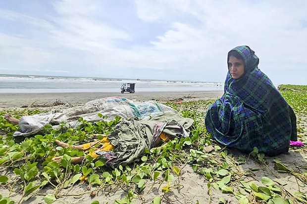 Weapons fire kills many Rohingya as they attempt to reach Bangladesh Weapons fire kills many Rohingya as they attempt to reach Bangladesh