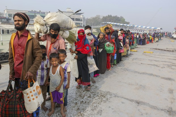 Rohingya Refugees Missing, Feared Drowned After Boat Capsizes off Bangladesh Island Rohingya Refugees Missing, Feared Drowned After Boat Capsizes off Bangladesh Island