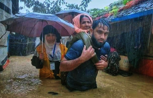 Heavy Rain Causes Deadly Landslide at Bangladesh Rohingya Camp Heavy Rain Causes Deadly Landslide at Bangladesh Rohingya Camp