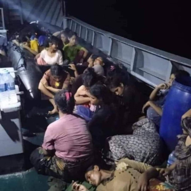 6 bodies found in boat carrying Rohingya drifting off Myanmar coast 6 bodies found in boat carrying Rohingya drifting off Myanmar coast