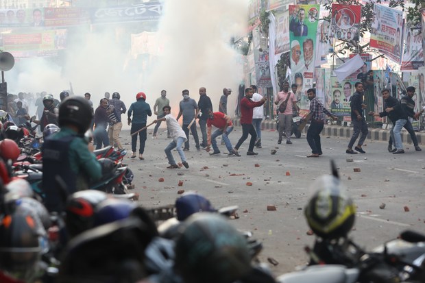BNP, police clash ahead of major Dhaka rally BNP, police clash ahead of major Dhaka rally