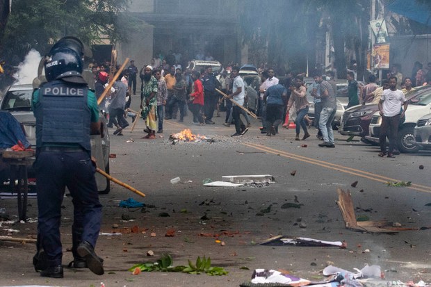 Bangladesh police fire tear gas, arrest opposition activists Bangladesh police fire tear gas, arrest opposition activists