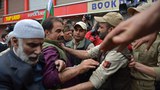 160517-IN-kashmir-protest-620.jpg
