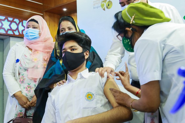 Bangladesh Begins Vaccinating Teens against COVID-19 Bangladesh Begins Vaccinating Teens against COVID-19