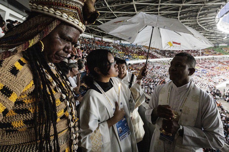05-ID-pope5.jpg 05-ID-pope5.jpg