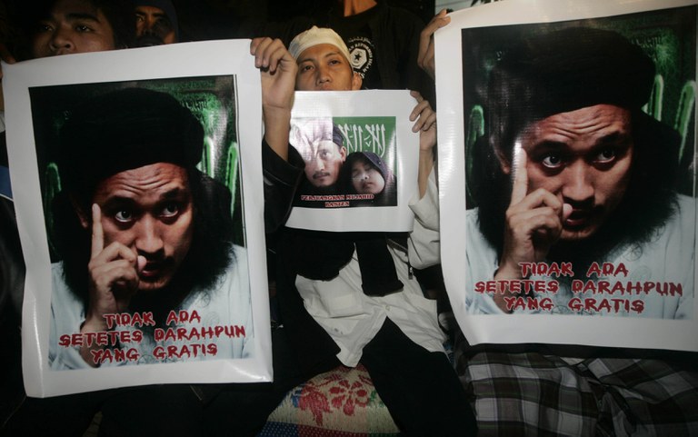 2008-11-08T120000Z_1401381085_GM1E4B9077D01_RTRMADP_3_INDONESIA-EXECUTIONS.JPG 2008-11-08T120000Z_1401381085_GM1E4B9077D01_RTRMADP_3_INDONESIA-EXECUTIONS.JPG