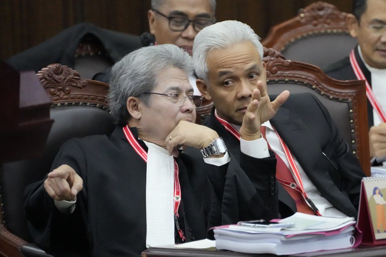 27-ID-vote-court2.jpg 27-ID-vote-court2.jpg