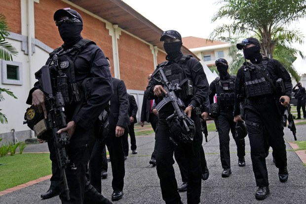 Indonesian military arrests 3 soldiers suspected of killing civilian in extortion attempt Indonesian military arrests 3 soldiers suspected of killing civilian in extortion attempt