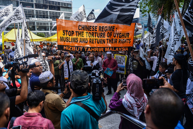 Members of Hizbut Tahrir Malaysia rally outside China’s embassy in Kuala Lumpur to condemn the detention of Uyghurs in the Xinjiang region, Dec. 27, 2019. [S. Mahfuz/BenarNews]