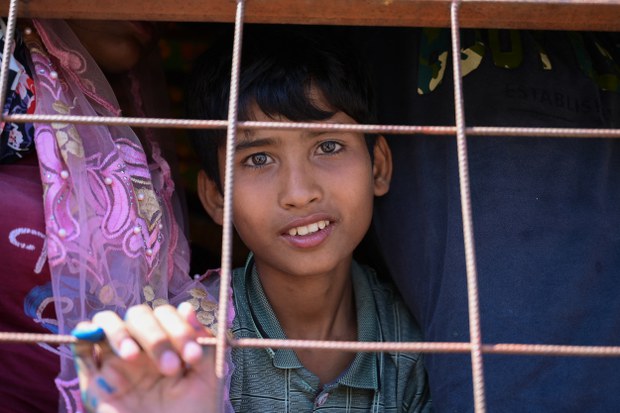 Angry Indonesians in Aceh again storm a shelter, push Rohingya out Angry Indonesians in Aceh again storm a shelter, push Rohingya out