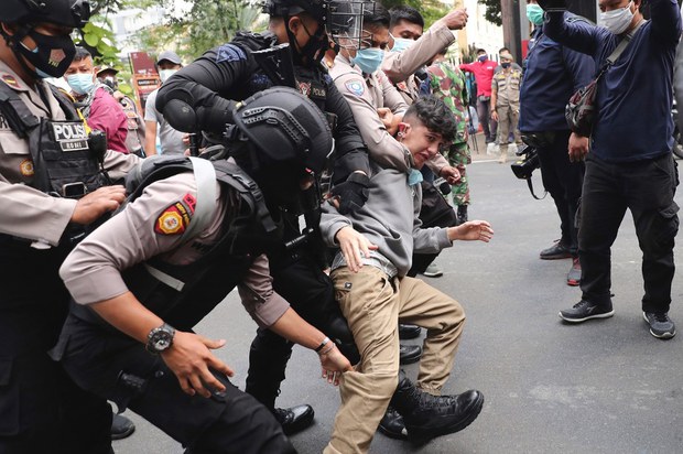 Afghan Refugees in Indonesia Condemn Taliban, Demand Third Country Resettlement Afghan Refugees in Indonesia Condemn Taliban, Demand Third Country Resettlement