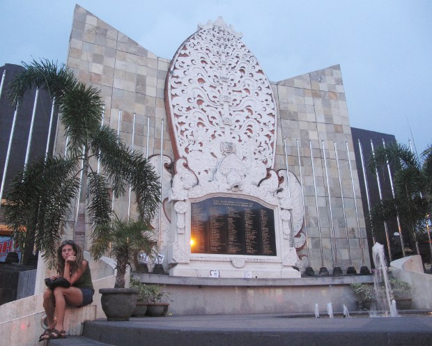 MONUMENT1.JPG