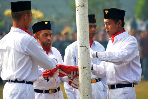 Bali bombmaker paroled; suicide bomber kills 1 in attack on police station Bali bombmaker paroled; suicide bomber kills 1 in attack on police station