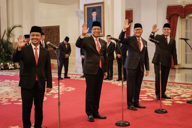 With 2 months left in office, Indonesian President Jokowi reshuffles his cabinet With 2 months left in office, Indonesian President Jokowi reshuffles his cabinet