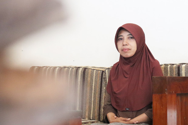 Indonesian parole officer Kristin Yuniastuti discusses her efforts to mentor terrorism convicts in Central Java province, during an interview in Solo, Oct. 21, 2019. [Kusumasari Ayuningtyas/BenarNews]