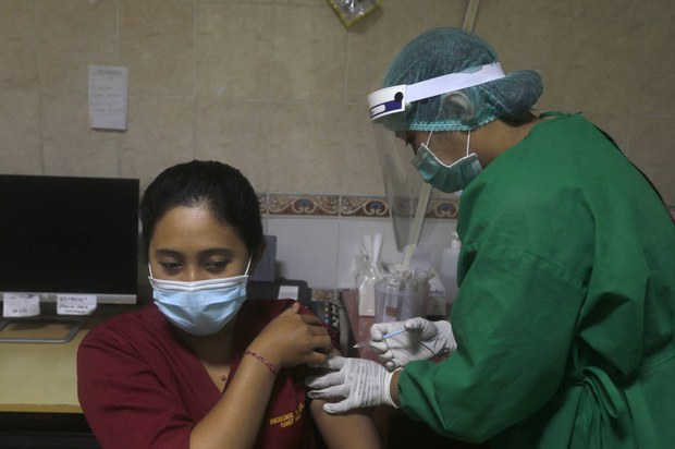 Indonesia Greenlights China’s Sinovac Vaccine for Emergency Use Indonesia Greenlights China’s Sinovac Vaccine for Emergency Use