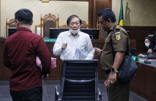 Indonesian court sentences business tycoon to 15 years in huge corruption case Indonesian court sentences business tycoon to 15 years in huge corruption case