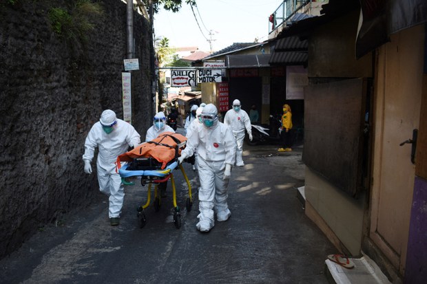 COVID-19: Indonesia’s Health System Teeters as Country Nears 3M Infections COVID-19: Indonesia’s Health System Teeters as Country Nears 3M Infections