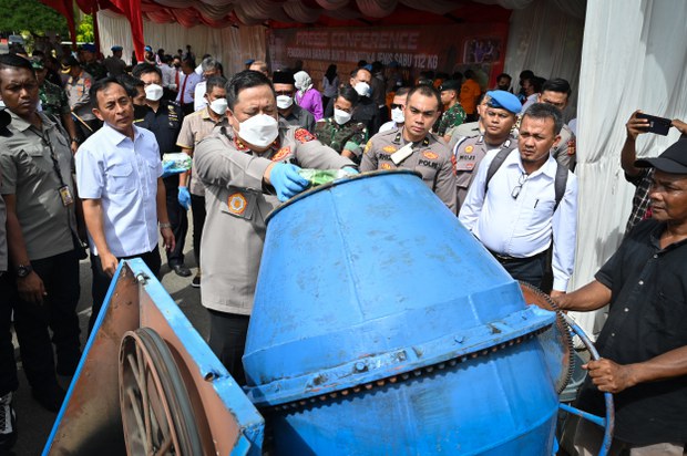 Indonesian court condemns 8 Iranians to death for drug smuggling Indonesian court condemns 8 Iranians to death for drug smuggling