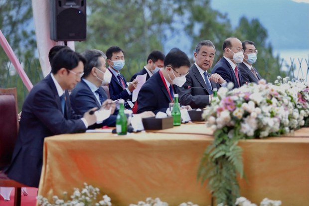 Jakarta in Balancing Act as Ties Deepen with Beijing, Analysts Say Jakarta in Balancing Act as Ties Deepen with Beijing, Analysts Say