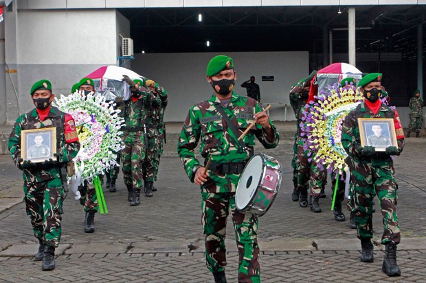 Machete-Wielding Rebels Kill 4 Indonesian Soldiers in West Papua Machete-Wielding Rebels Kill 4 Indonesian Soldiers in West Papua