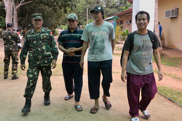 161004-ID-hostages-620.jpg 161004-ID-hostages-620.jpg