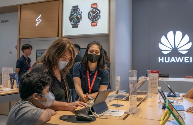 Huawei’s dominance in Indonesia raises digital colonization concerns Huawei’s dominance in Indonesia raises digital colonization concerns