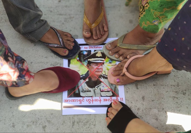 feet-Hune-Sen.jpeg feet-Hune-Sen.jpeg