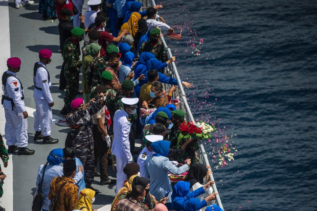 Chinese Ships Arrive to Help Salvage Sunken Indonesian Submarine Chinese Ships Arrive to Help Salvage Sunken Indonesian Submarine