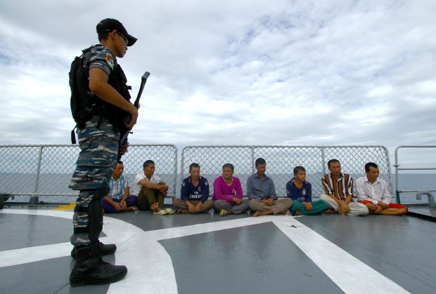 Hundreds of Vietnamese Fishermen Stranded in Indonesia Amid COVID-19 Restrictions Hundreds of Vietnamese Fishermen Stranded in Indonesia Amid COVID-19 Restrictions