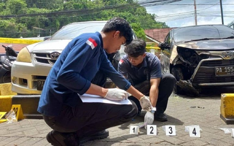 jubi cops.jpg jubi cops.jpg