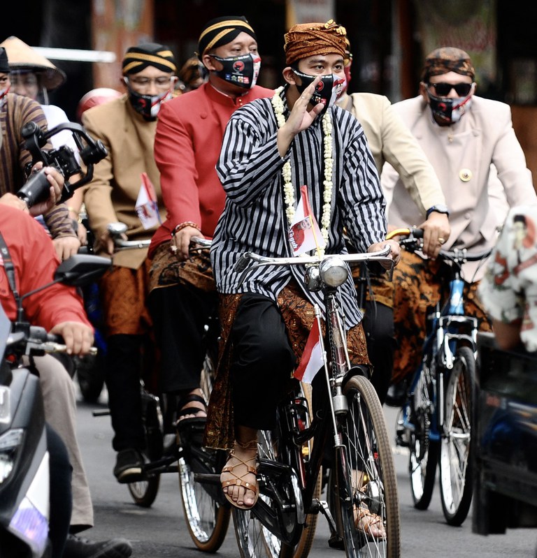 ID-Three-CROP1-cycle-pic.jpg ID-Three-CROP1-cycle-pic.jpg