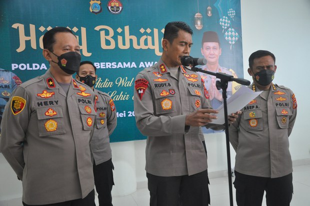 Police: Arrested IS-linked militants sought to join MIT insurgents in Central Sulawesi Police: Arrested IS-linked militants sought to join MIT insurgents in Central Sulawesi